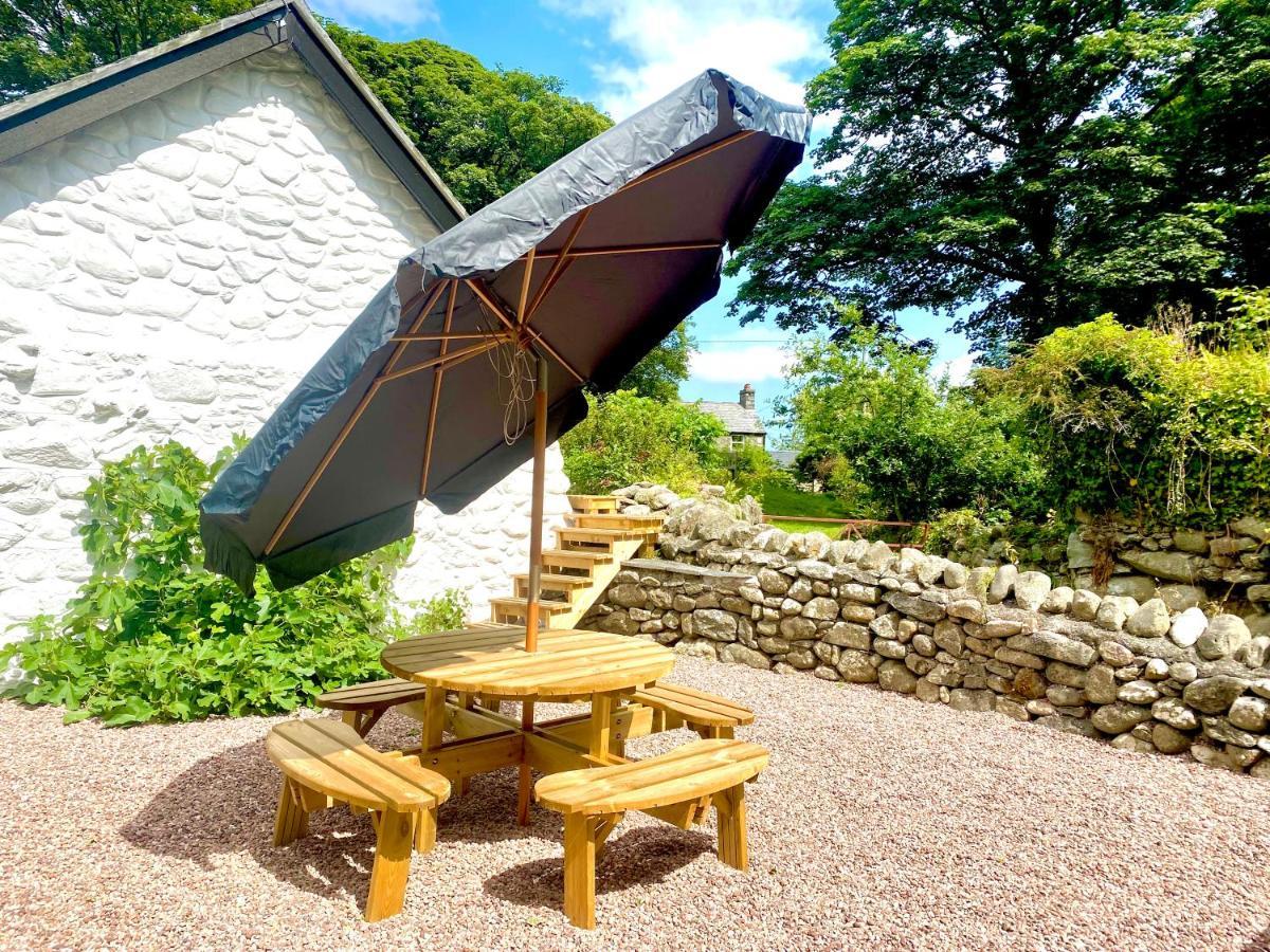 Beautiful Ancient Stone Cottage, Local Walks & Pub! Conwy Exterior photo